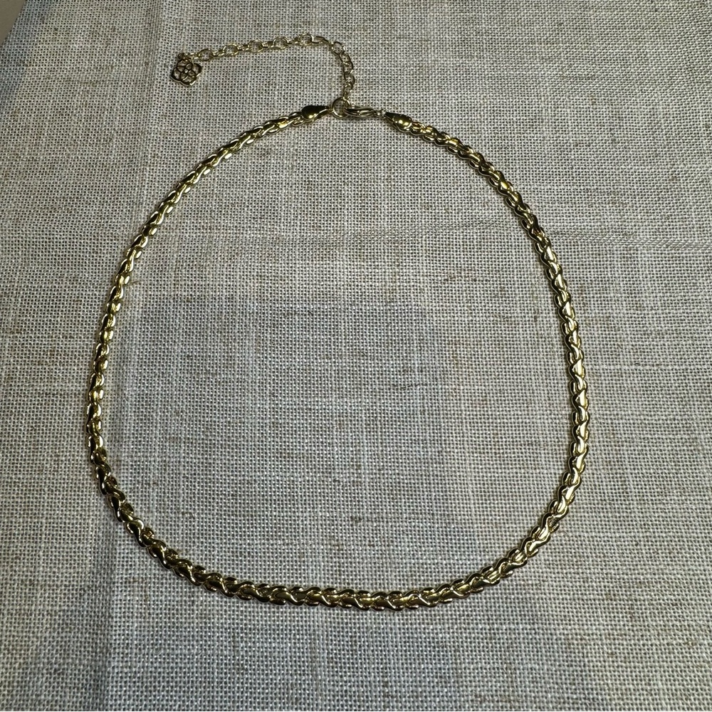 Kendra Scott necklace